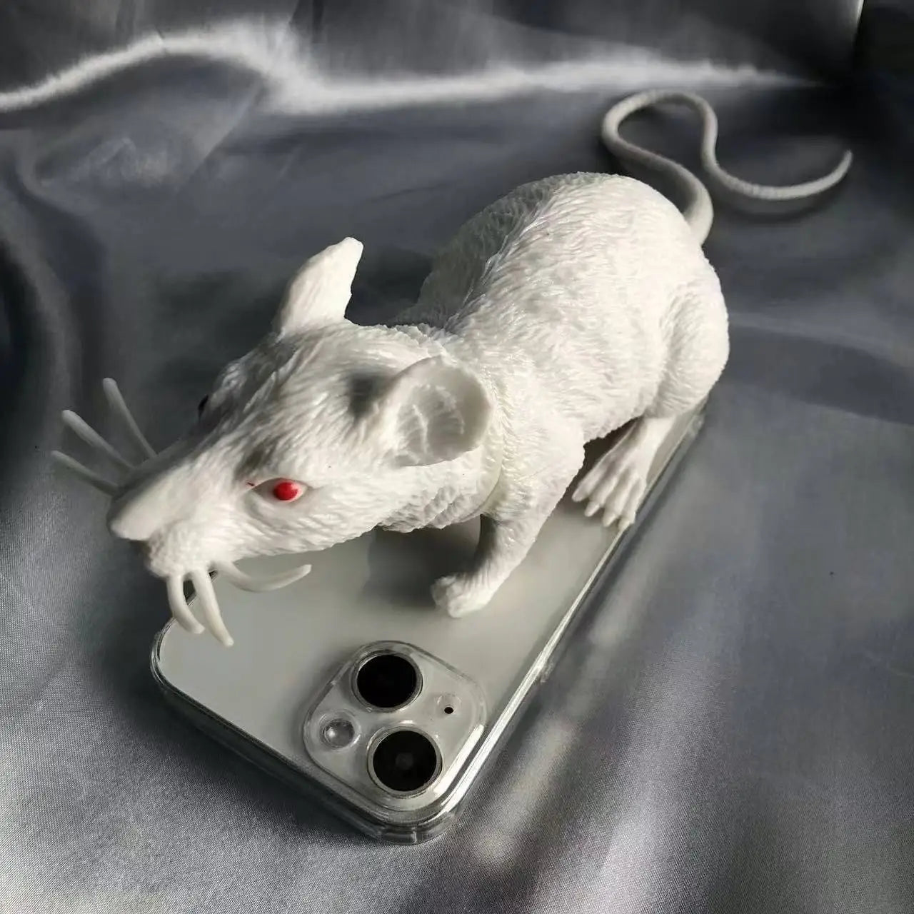 Horror simulation mouse 3D protective cover suitable for iPhone 7 8 11 12 13 14 15 16 17 Pro Max mobile phone case, prank gift.